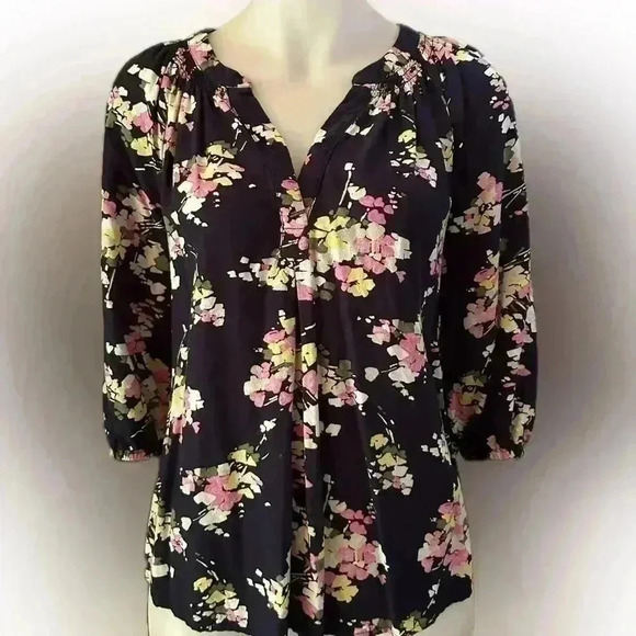 Crown & Ivy navy, white, pink, yellow floral 3/4 sleeves Small blouse, v neck - Picture 5 of 6